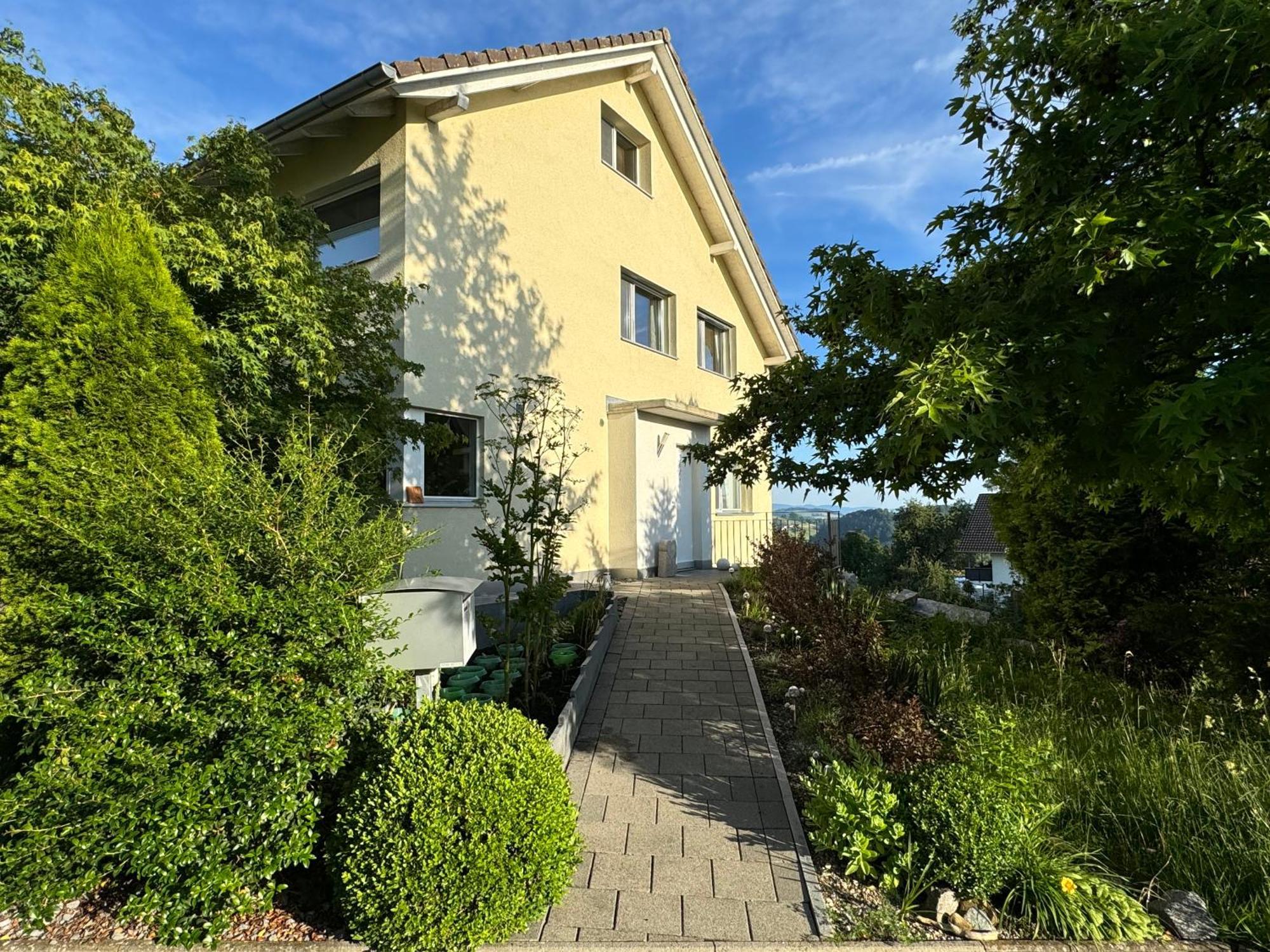 Villa Modern Ufhusen Exteriör bild